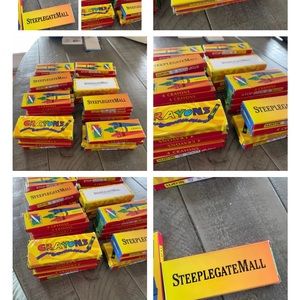 Crayons 🖍️ 40 mini boxes of crayons NEW